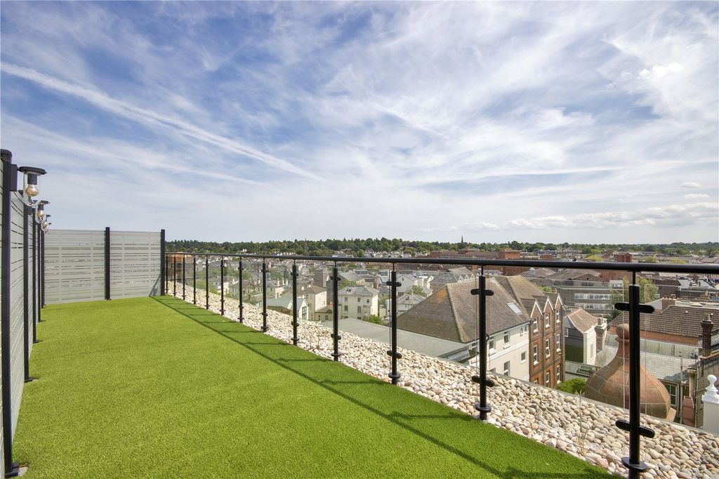 Additional image 17 of 3 bed flat for saleThe Carriage House, 88 Grosvenor Road, Tunbridge Wells, Kent TN1