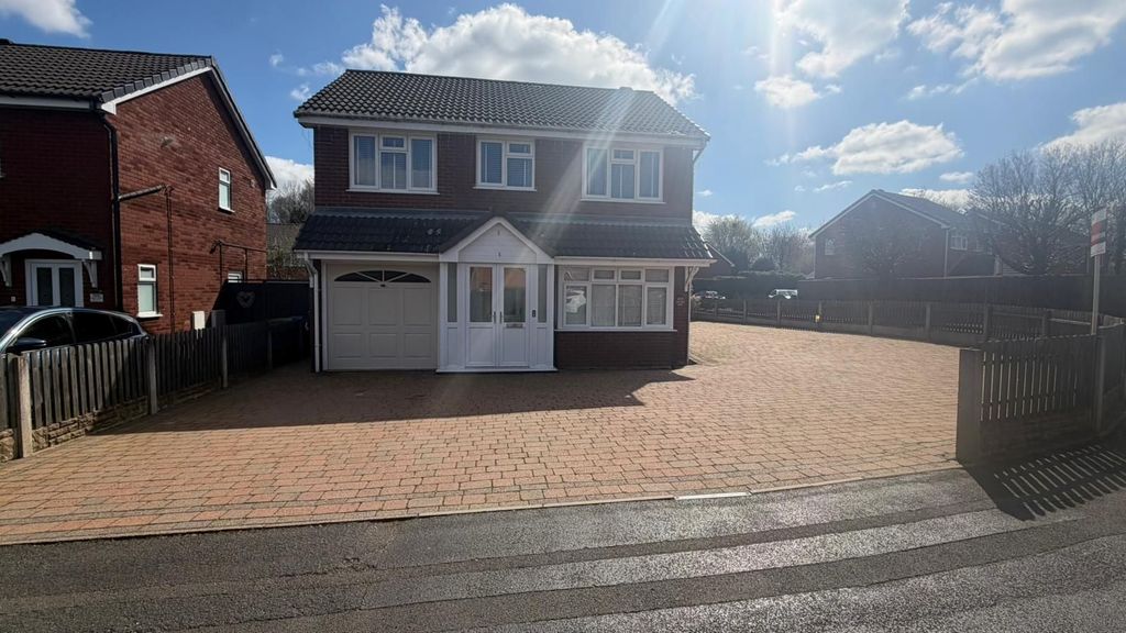 4 bed detached house to rentMillers Vale, Cannock WS12