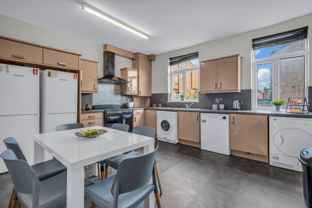 Additional image 3 of 6 bed shared accommodation to rentKnowle Road, Leeds LS4