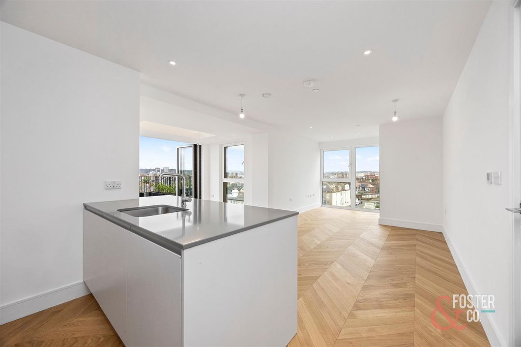 2 bed flat for saleKingsway, Hove BN3 photo 4