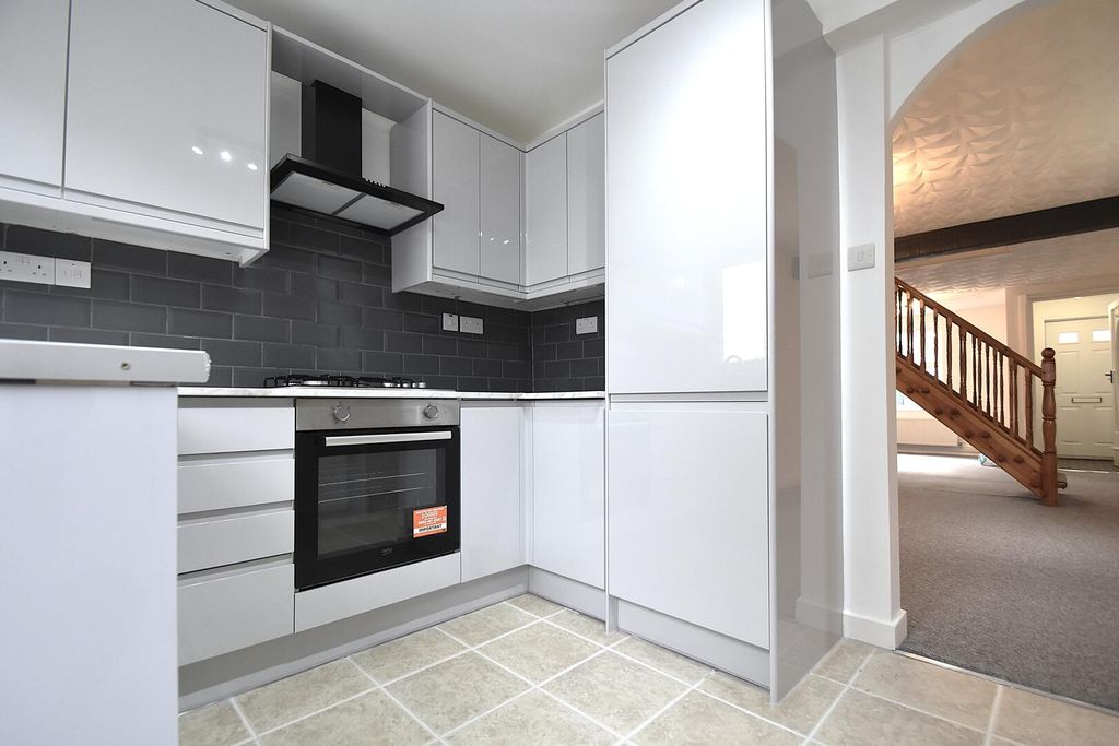Additional image 8 of 2 bed semi-detached house to rentGreen Street, Ryde PO33