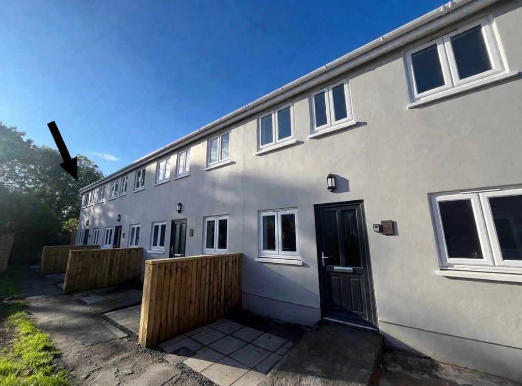 2 bed semi-detached house to rentForde Court, Kidwelly, Carmarthen SA17