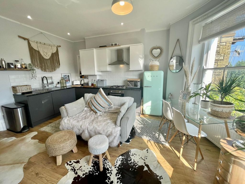 Additional image 3 of 1 bed flat to rentDover Street, Ryde PO33