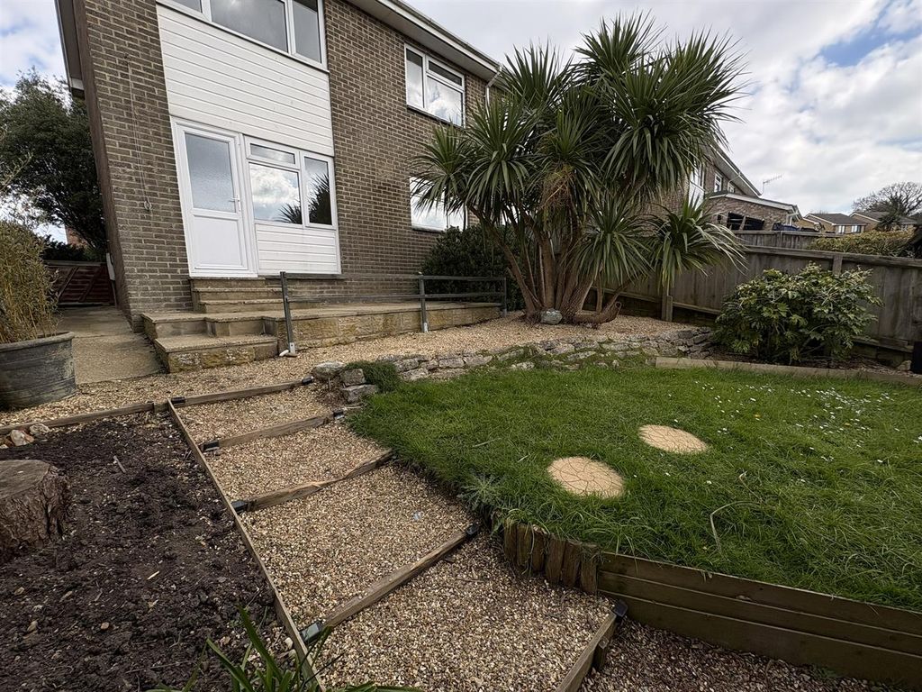 3 bed semi-detached house to rentSilver Trees, Shanklin PO37