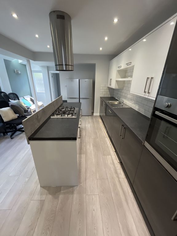 7 bed shared accommodation to rentMackintosh Place, Cardiff CF24 photo 2