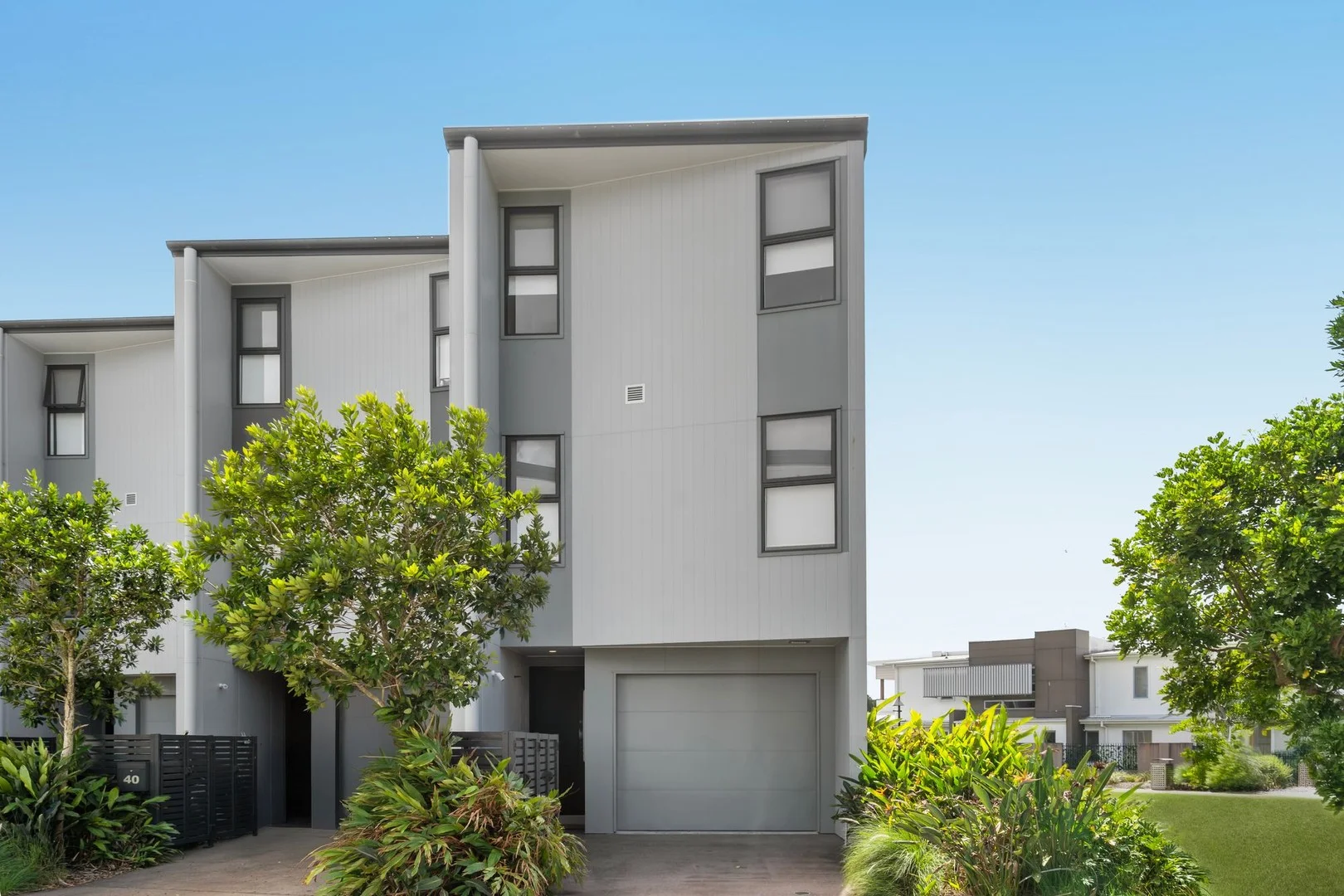42 Outrigger Cct, Hope Island QLD 4212