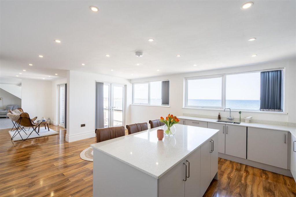 Additional image 3 of 3 bed flat to rentEsplanade, Whitley Bay NE26