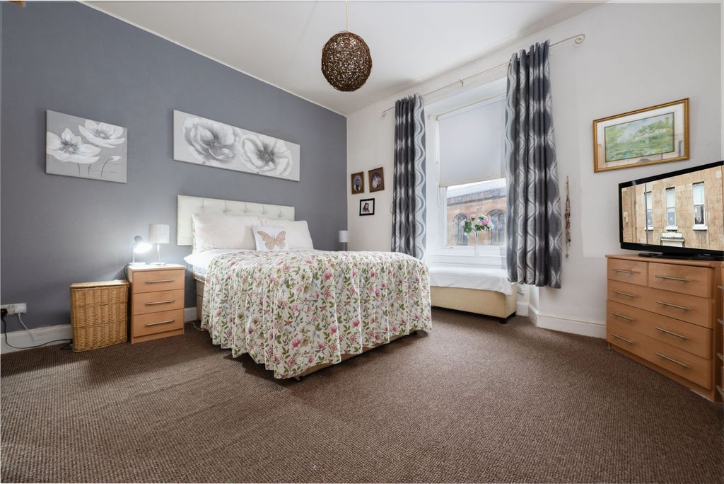 Additional image 4 of 3 bed flat for saleGeorge Square, Greenock PA15