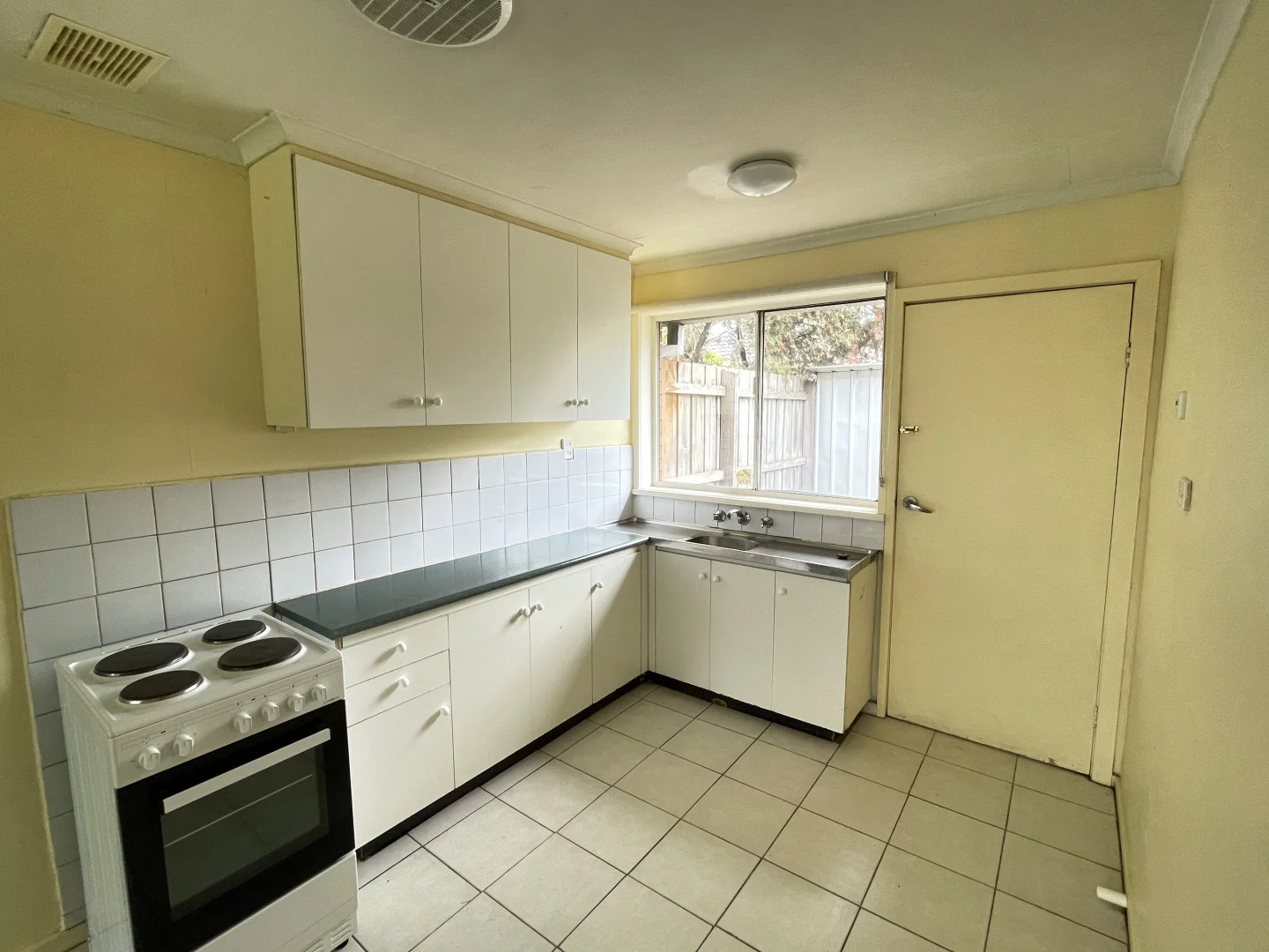 2/14 Alexander Street, Cranbourne VIC 3977 photo 3