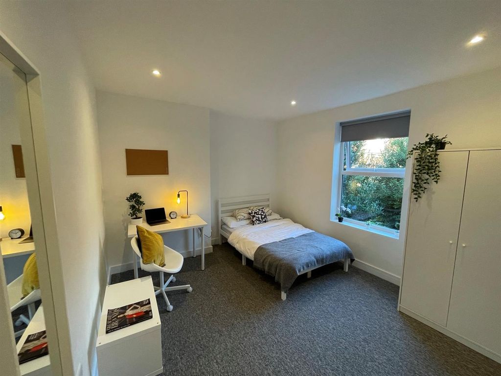 Additional image 4 of 8 bed property to rentSt. Ursula Grove, Southsea PO5