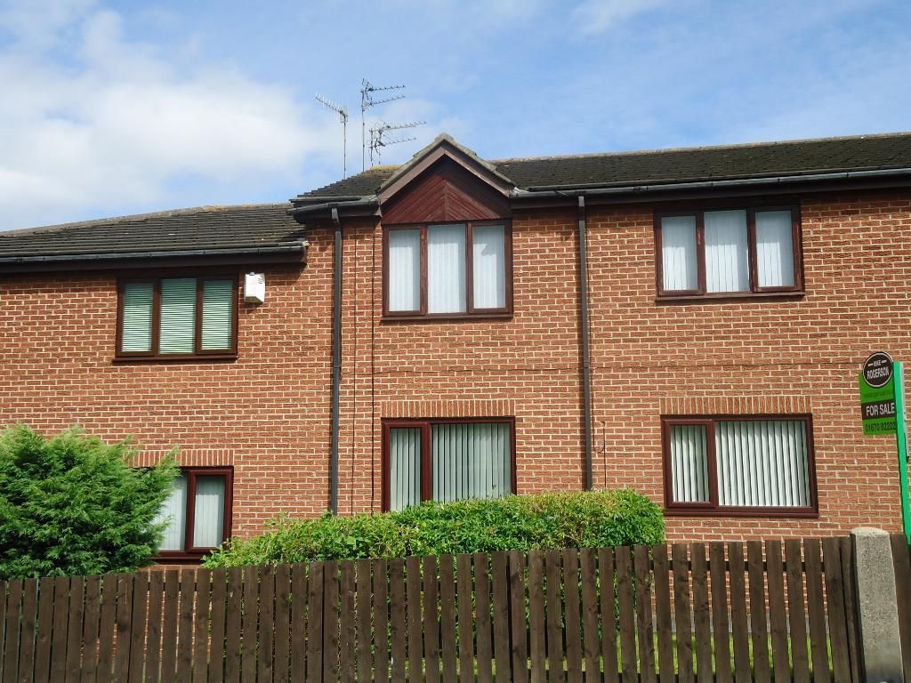 2 bed flat to rentLaburnum Court, Choppington NE62