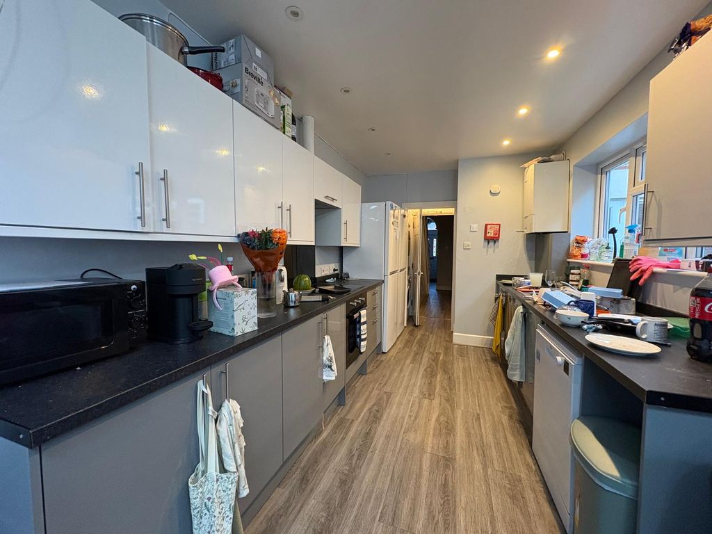 Additional image 2 of 6 bed semi-detached house to rentMilton Road, Southampton SO15