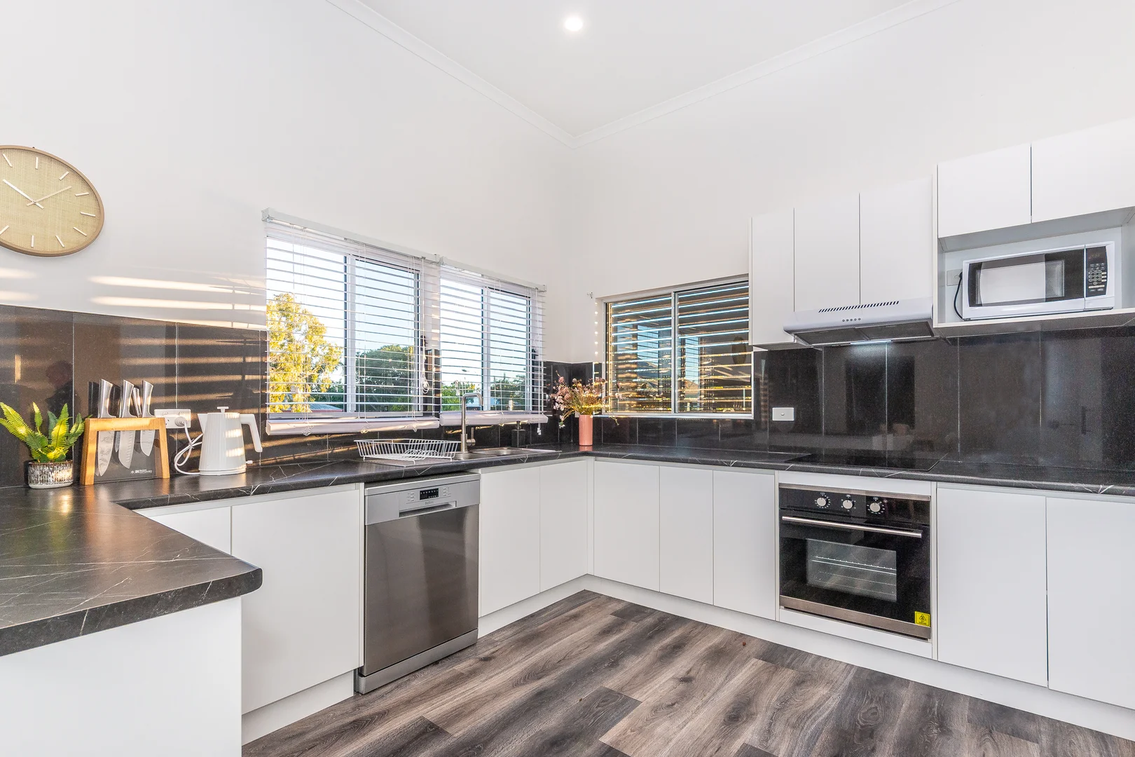 Additional image 2 of 3/90 Prince Edward Parade, Redcliffe QLD 4020