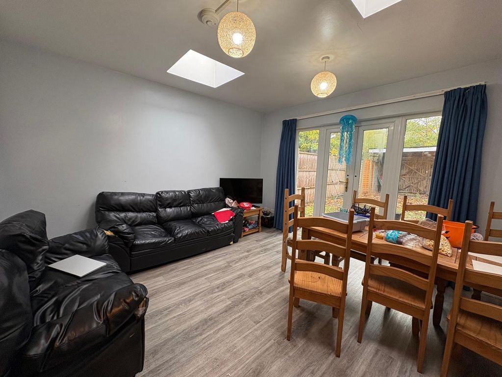 Additional image 3 of 6 bed semi-detached house to rentMilton Road, Southampton SO15