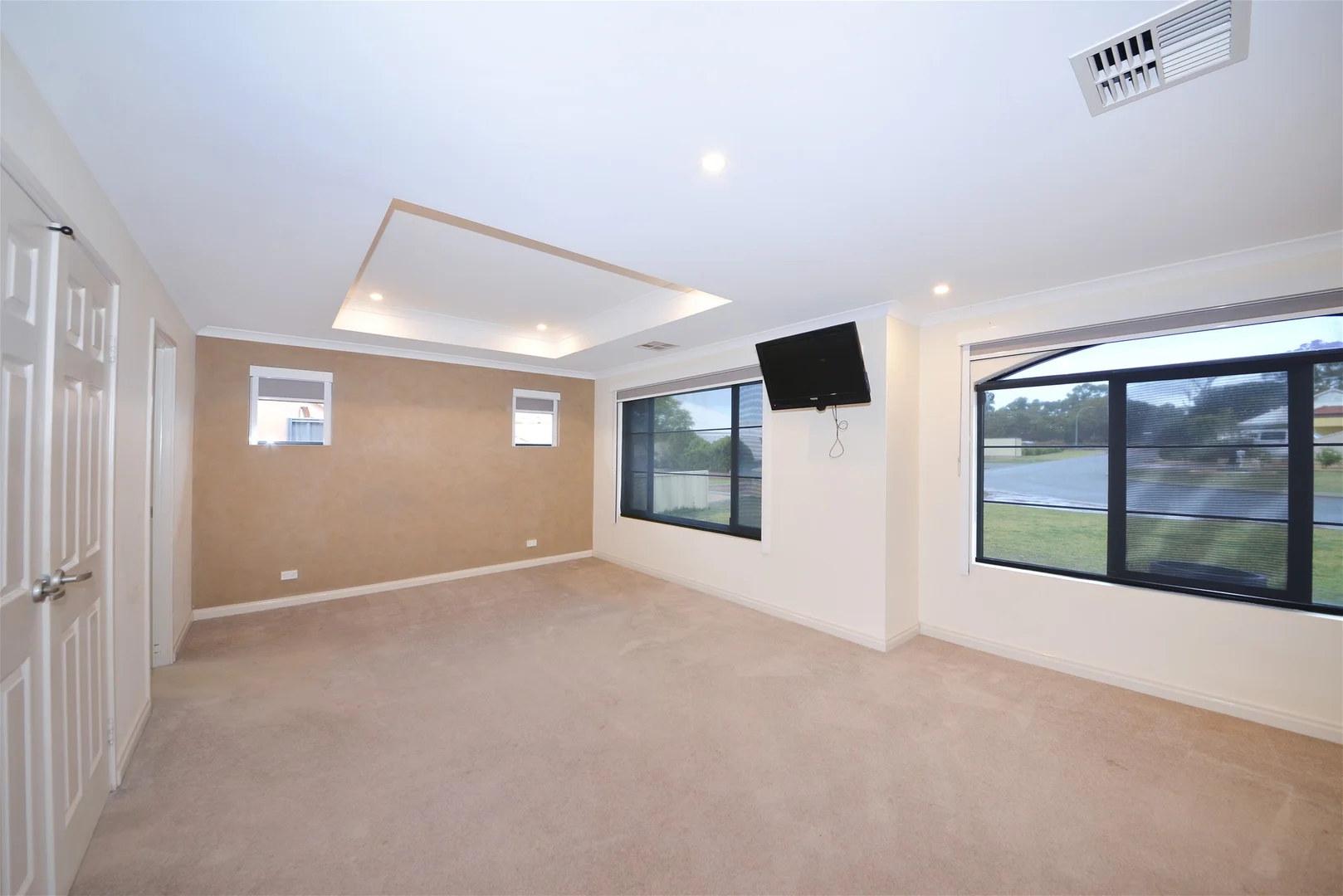 Additional image 10 of 15 Chalk Elbow, Pearsall WA 6065