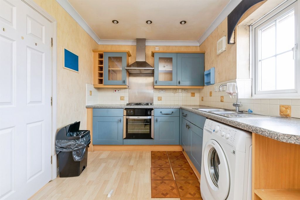 2 bed flat to rentAdmiral Way, Hartlepool TS24 photo 3