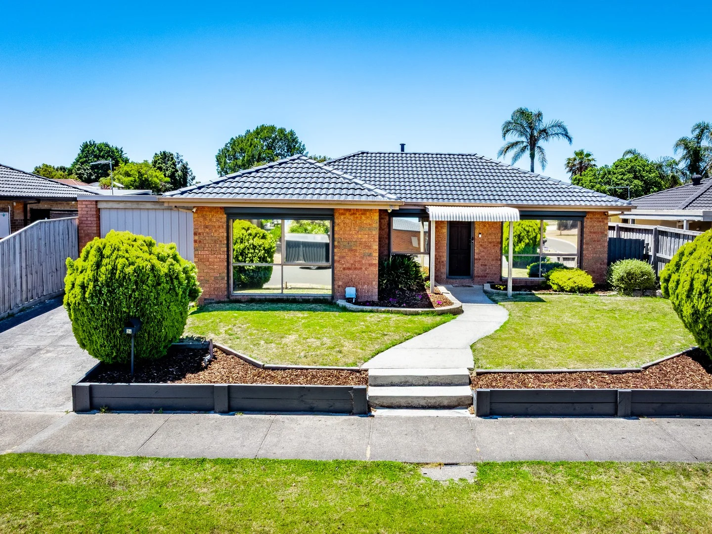 34 Lansell Drive, Cranbourne North VIC 3977