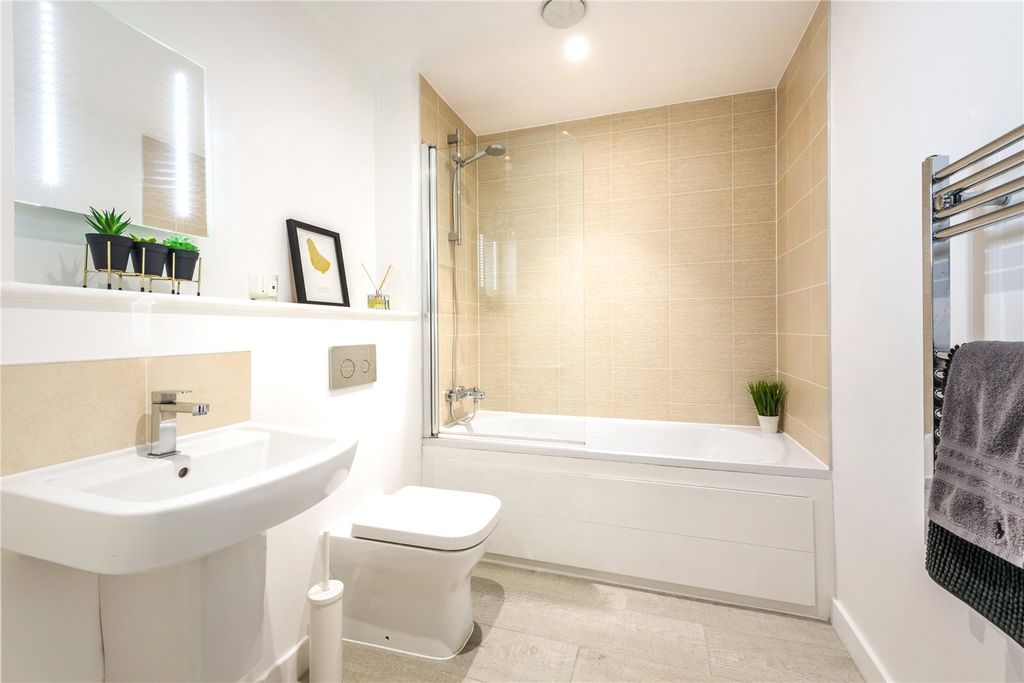 Additional image 12 of 2 bed flat to rentHelena Court, Burgess Hill, West Sussex RH15