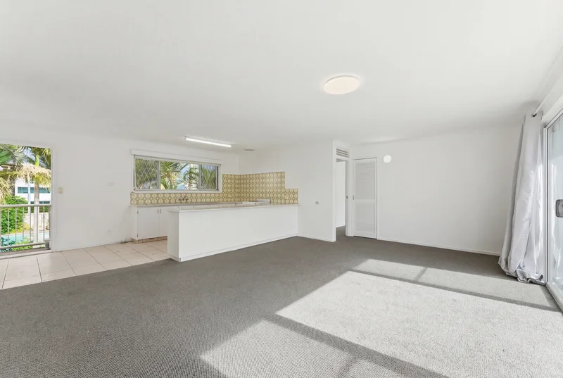 1/2423 Gold Coast Highway, Mermaid Beach QLD 4218