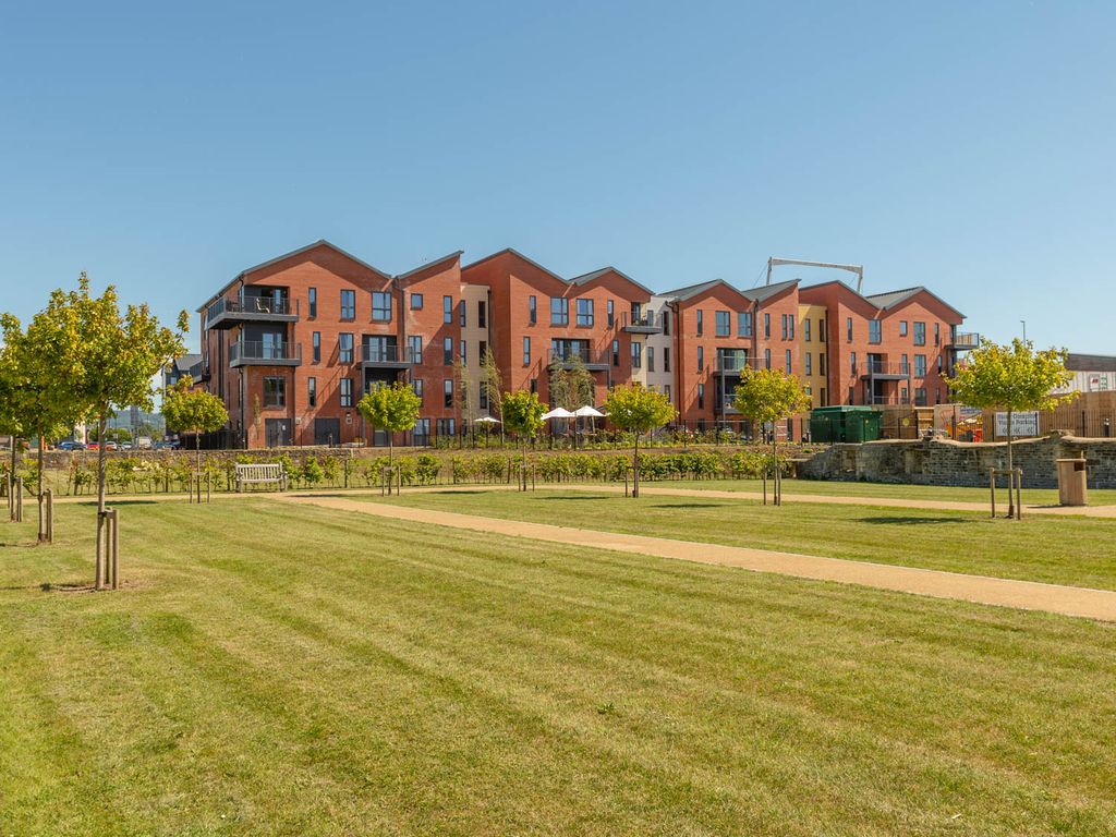 1 bed flat to rentSt. Ann Way, The Docks, Gloucester GL2 photo 3