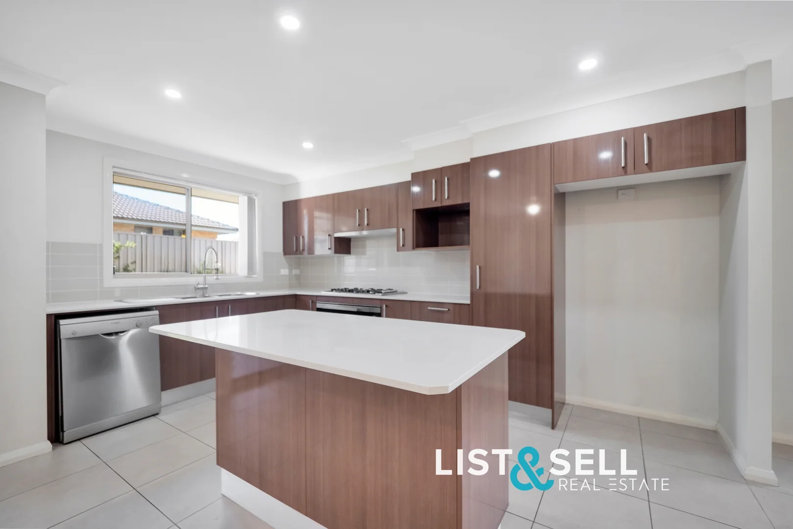 4 Conran Way, Spring Farm NSW 2570 photo 3