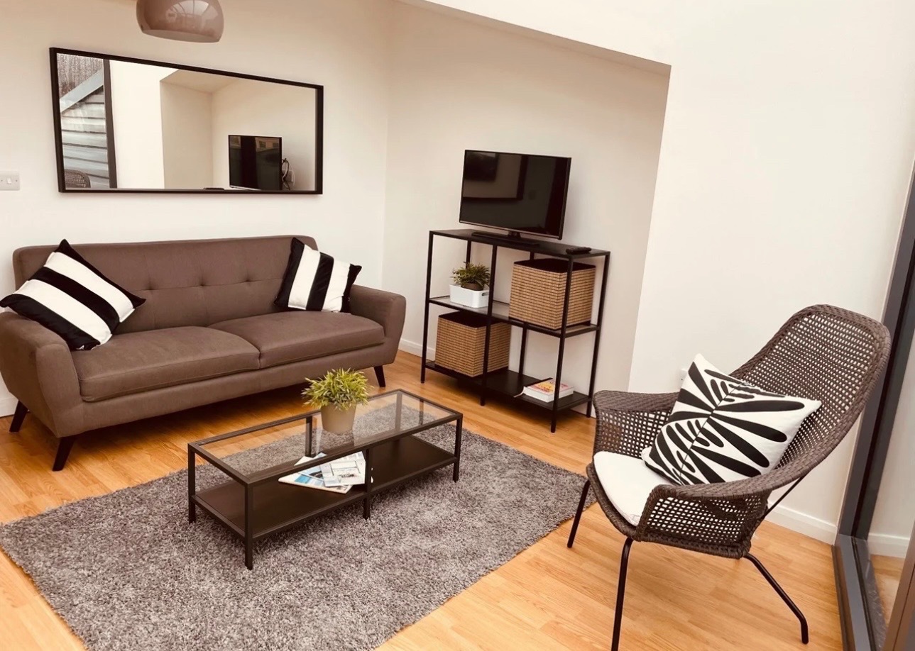 2 Bed Flat, Mann Island, L3, N1 7GU photo 3
