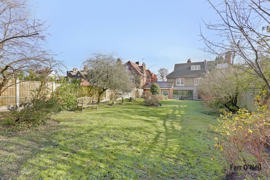 Additional image 31 of 5 bed semi-detached house to rentKings Avenue, Buckhurst Hill IG9