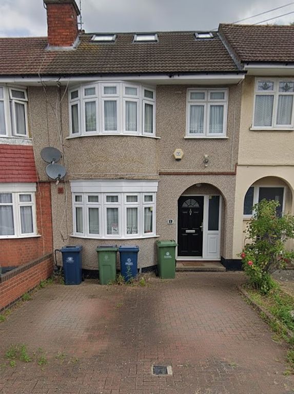 6 bed semi-detached house to rentOvesdon Avenue, Rayners Lane HA2