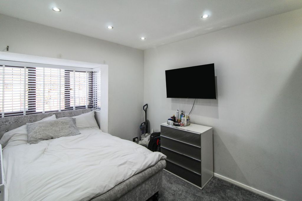 Additional image 6 of 2 bed detached house to rentQueensbury Close, Bedford MK40