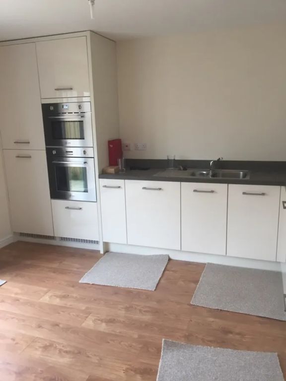 6 bed semi-detached house to rentGreat Clover Leaze, Bristol BS16