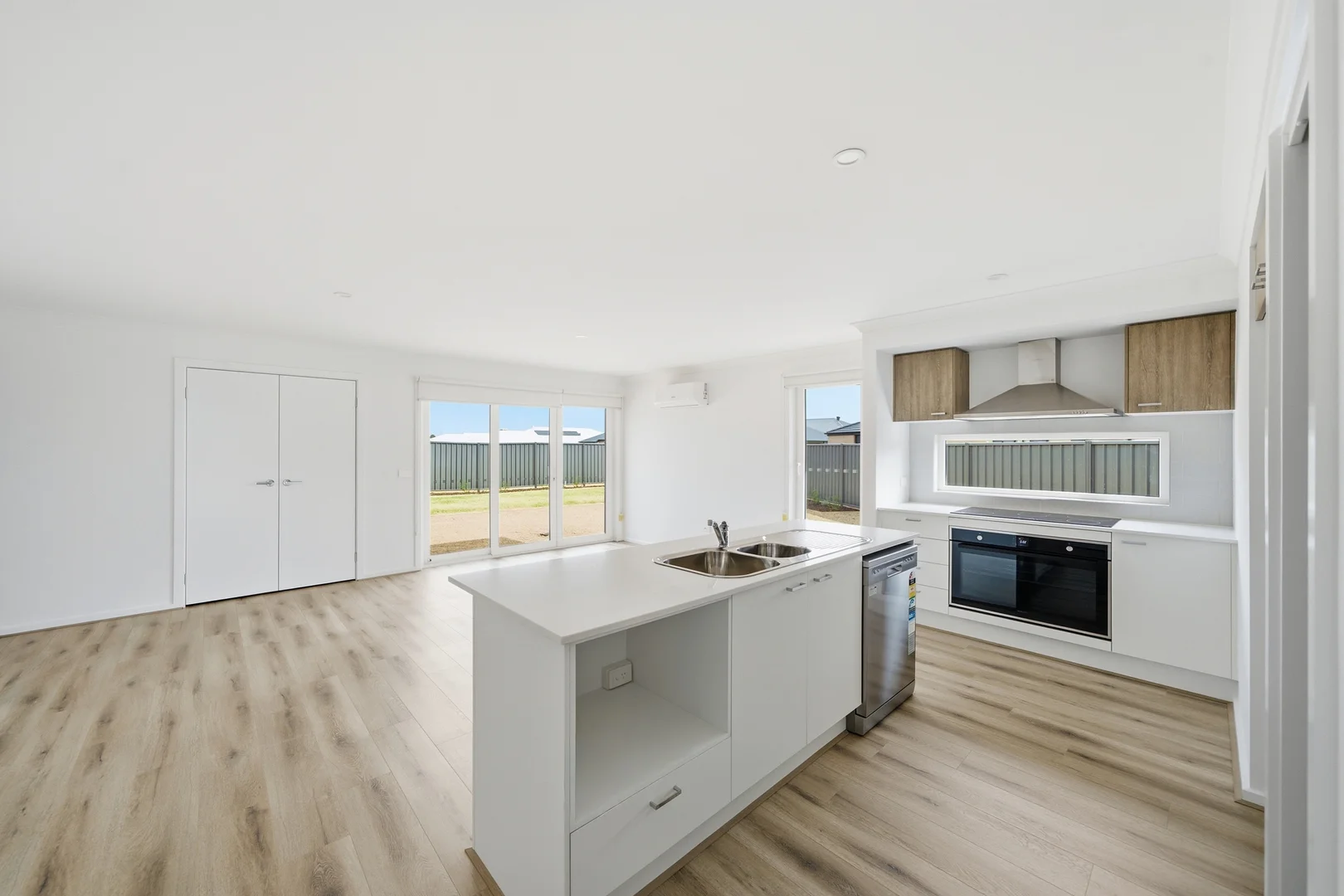 4 Carex St, Yarrawonga VIC 3730 photo 2