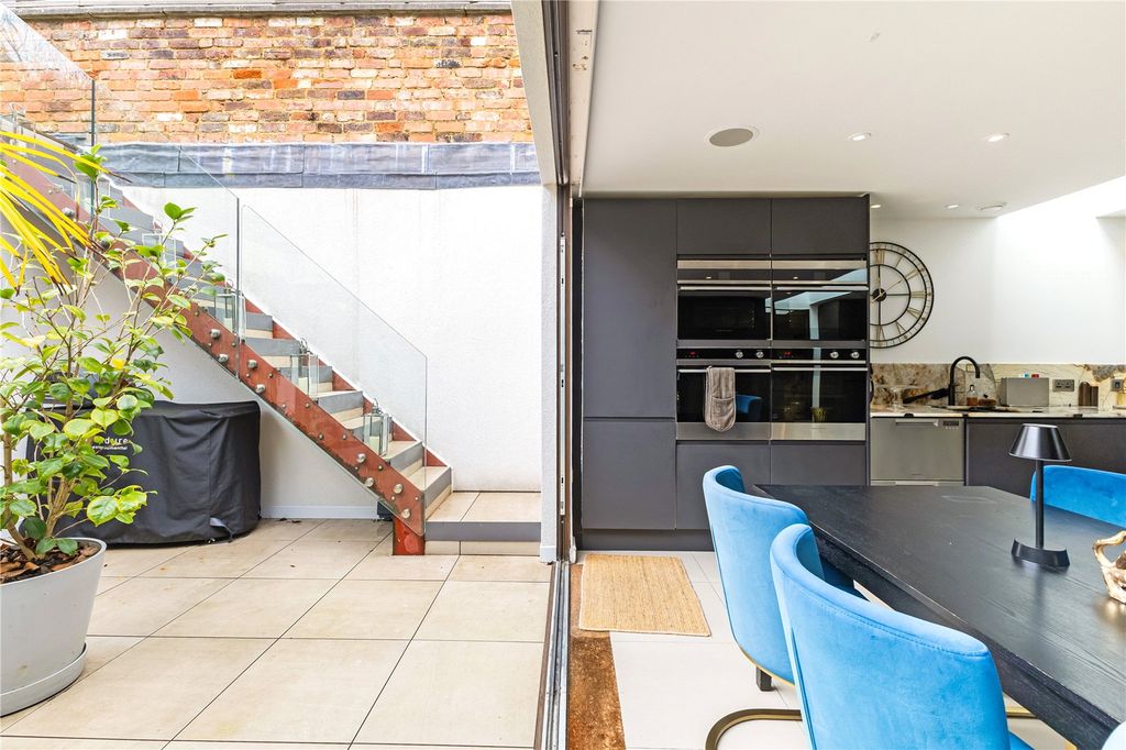 Additional image 10 of 4 bed detached house to rentOxford Walk, Cheltenham, Gloucestershire GL52