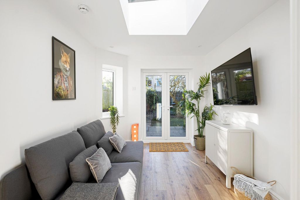 Additional image 6 of 8 bed property to rentLodge Causeway, Bristol BS16