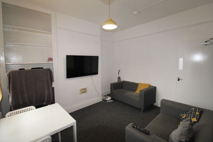 Additional image 2 of 4 bed terraced house to rentSharp Street, Hull HU5