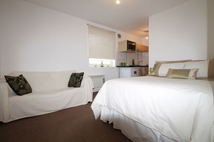 Studio to rentGibbon Lane, Plymouth PL4
