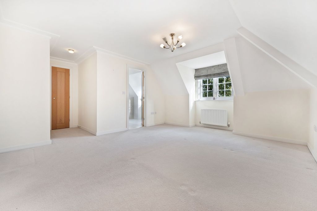 2 bed flat to rentAlderbourne, Ascot SL5 photo 4