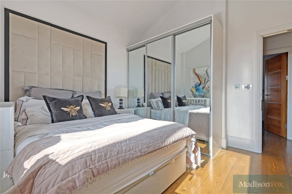 Additional image 21 of 2 bed flat to rentPalmerston Road, Buckhurst Hill, Essex IG9