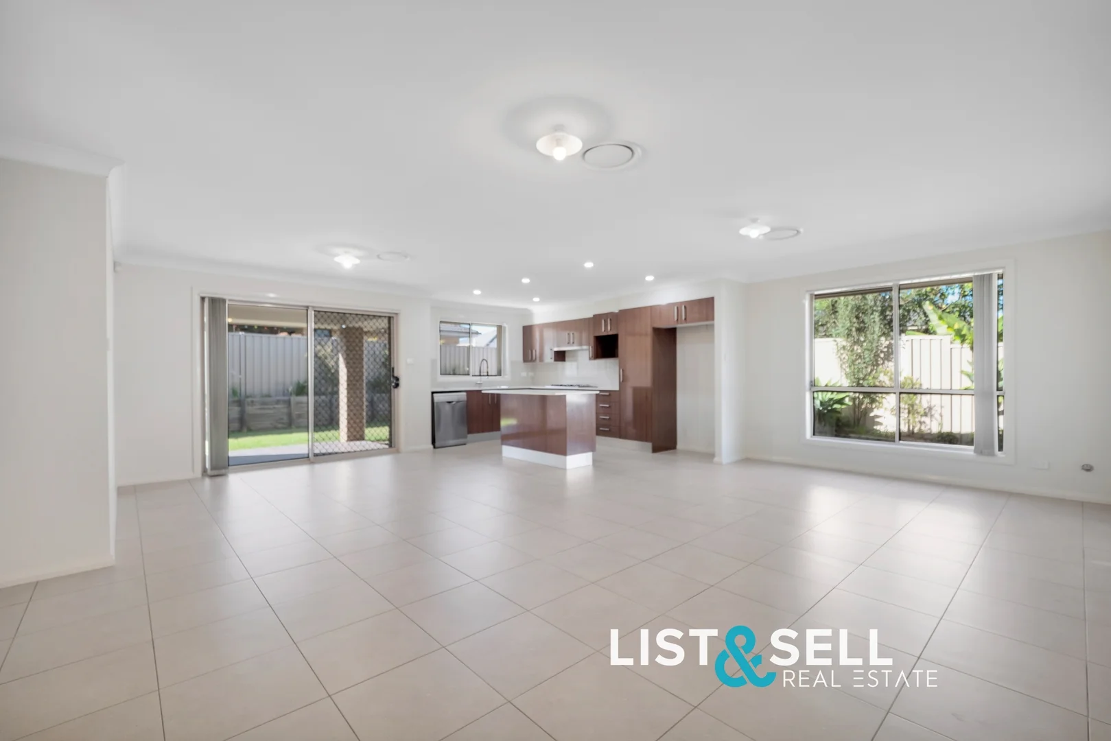 4 Conran Way, Spring Farm NSW 2570 photo 2