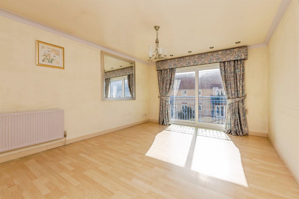2 bed flat to rentAdmiral Way, Hartlepool TS24 photo 4