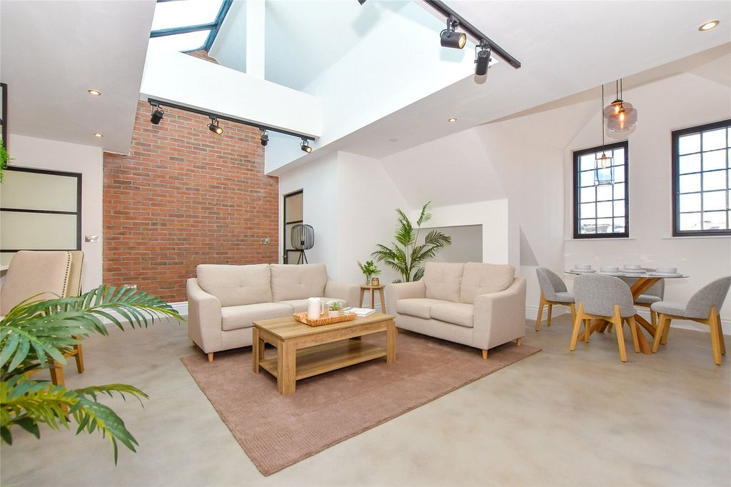 3 bed flat for saleThe Carriage House, 88 Grosvenor Road, Tunbridge Wells, Kent TN1