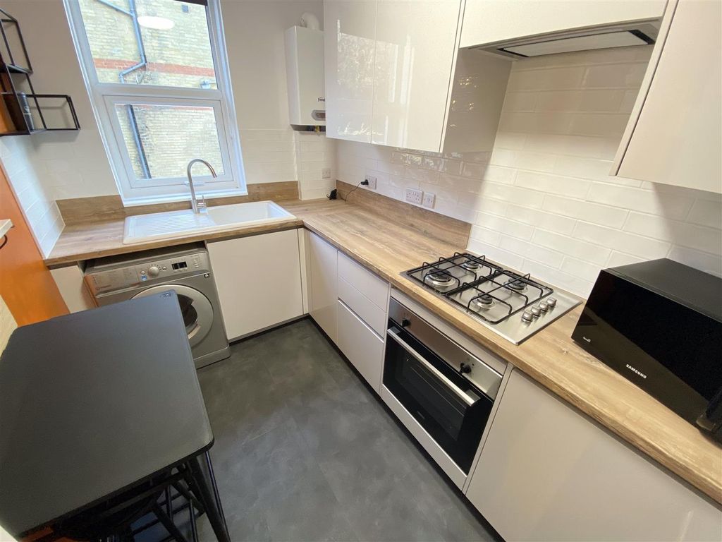Additional image 3 of 1 bed flat to rentWest Hill Road, Ryde PO33