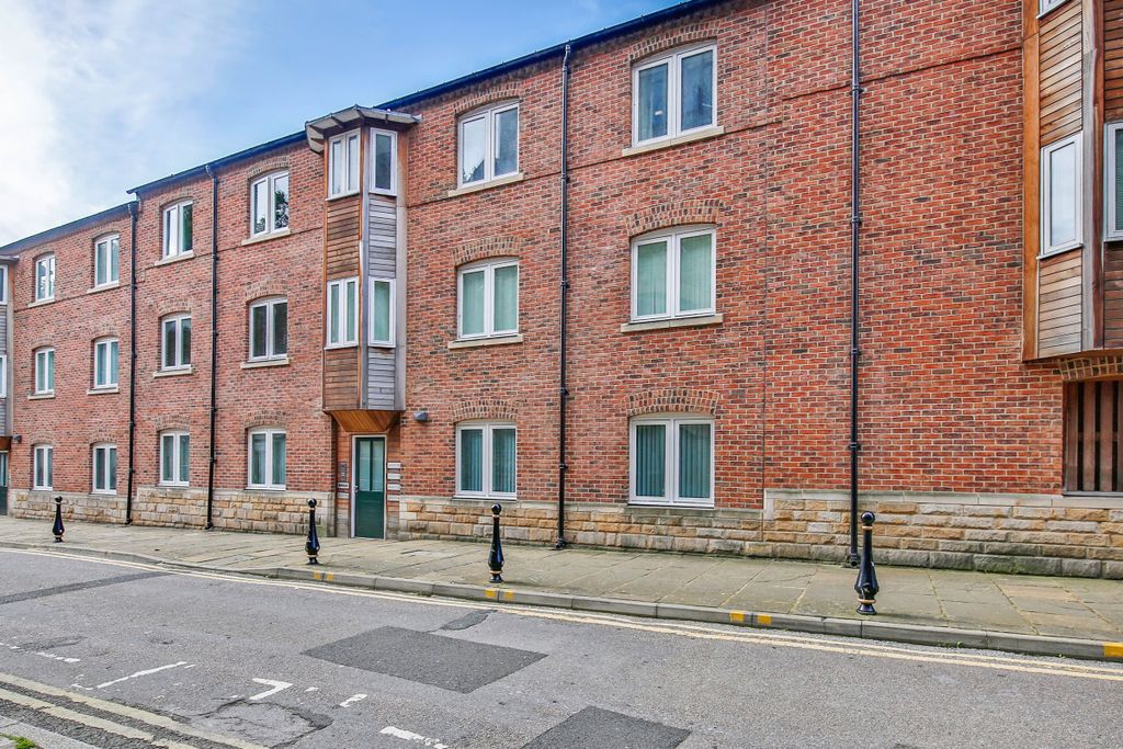 2 bed flat to rentBack Silver Street, Durham DH1