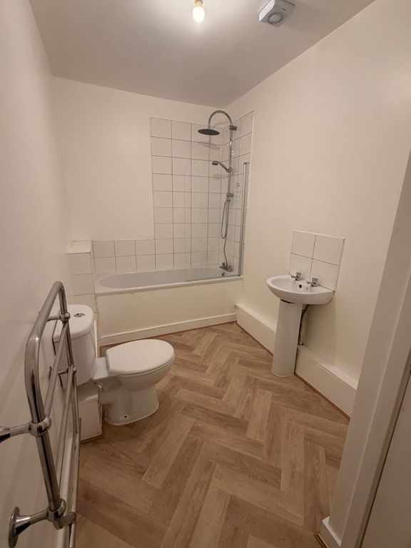Additional image 4 of 1 bed flat to rentStation Road, Llanelli SA15