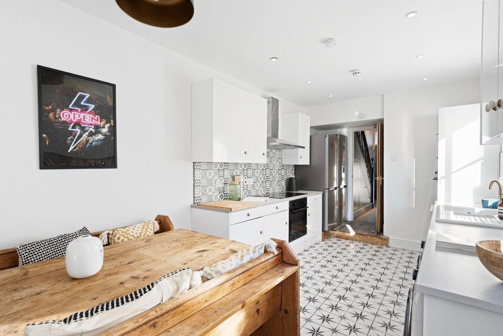 Additional image 2 of 8 bed property to rentLodge Causeway, Bristol BS16