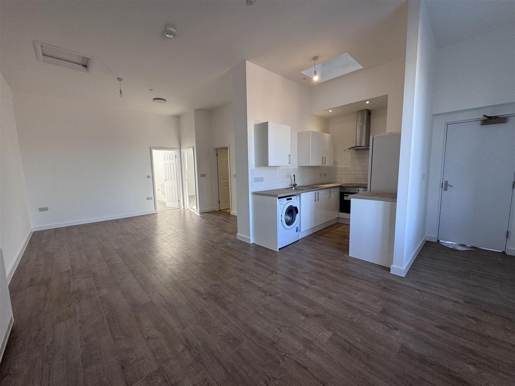 2 bed flat to rentNewport Road, Caldicot NP26