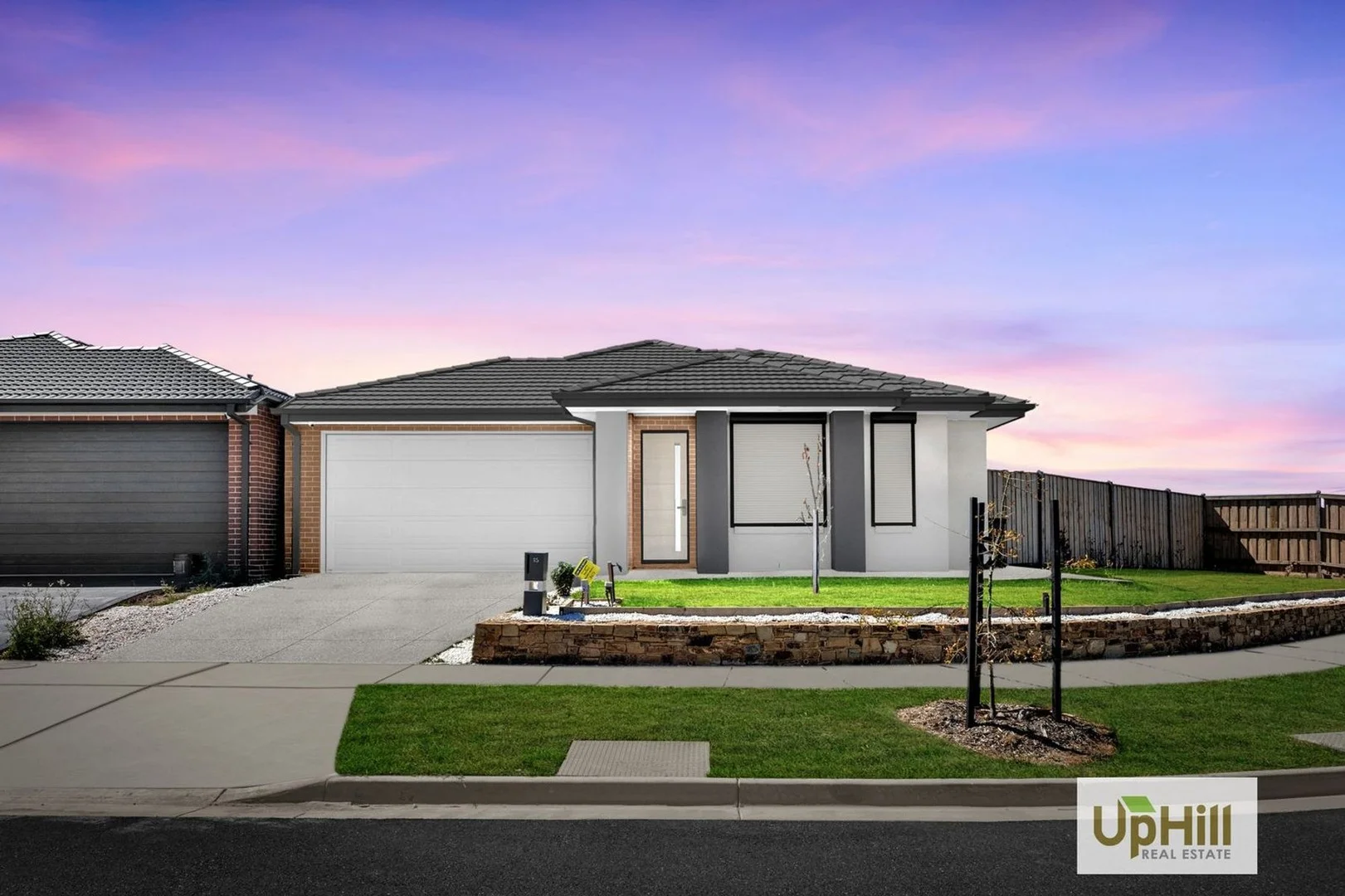15 Herens Rd, Clyde North VIC 3978