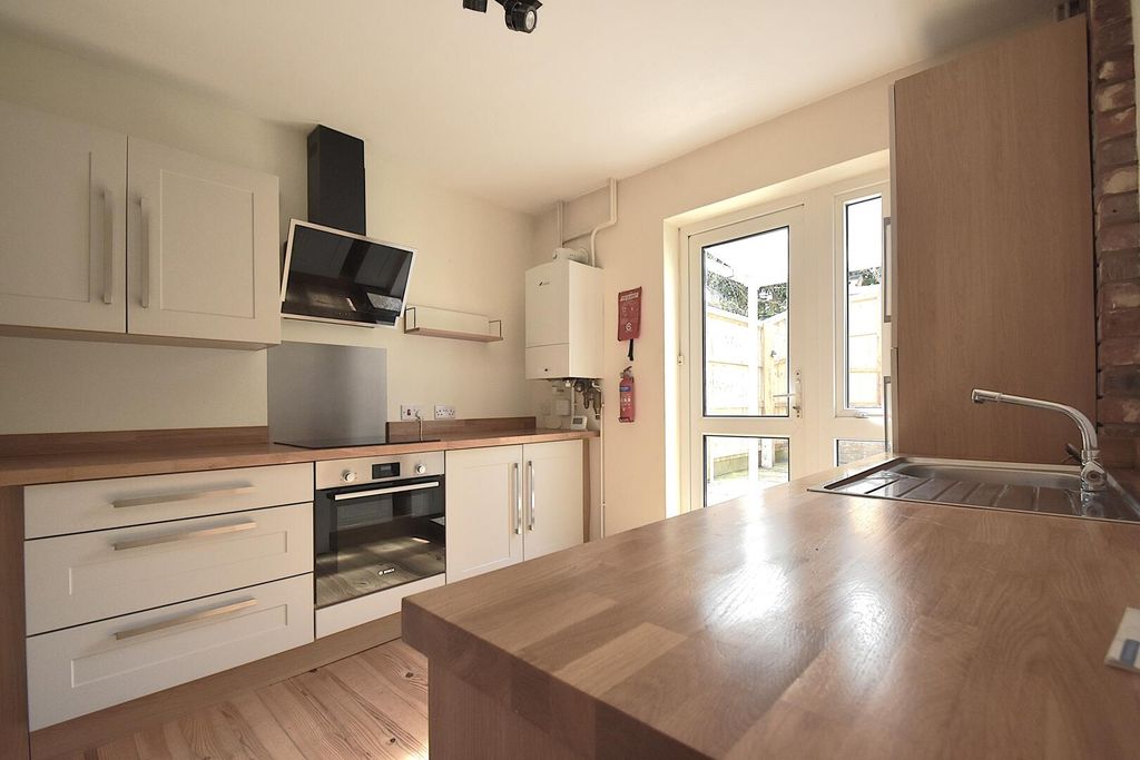 Additional image 3 of 3 bed property to rentHigh Street, Carisbrooke, Newport PO30