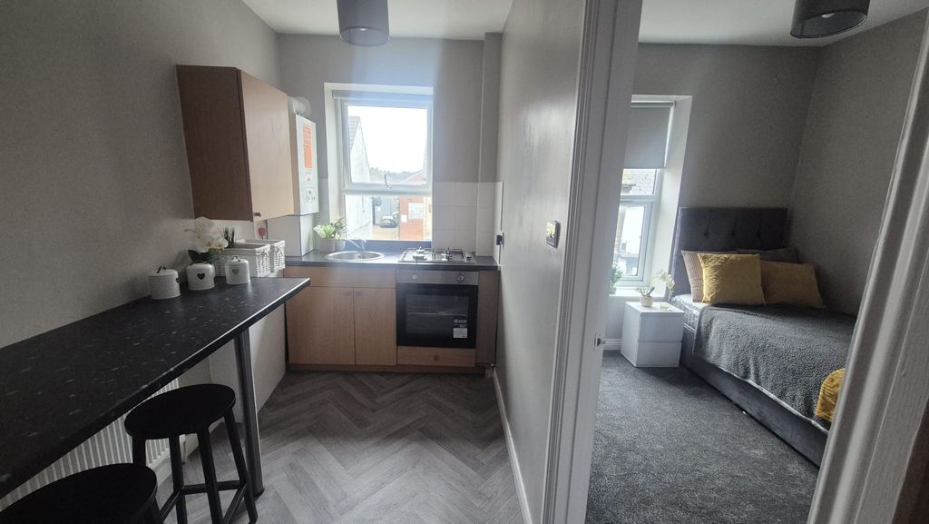 Studio to rent1 F High Town Road, Luton LU2
