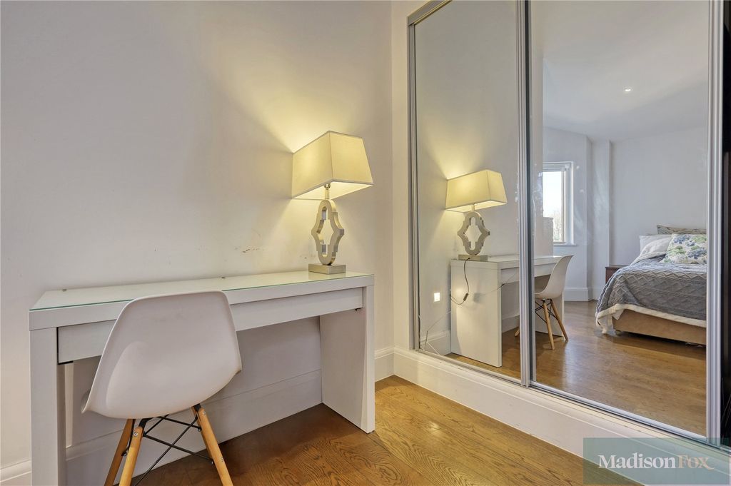 Additional image 26 of 2 bed flat to rentPalmerston Road, Buckhurst Hill, Essex IG9