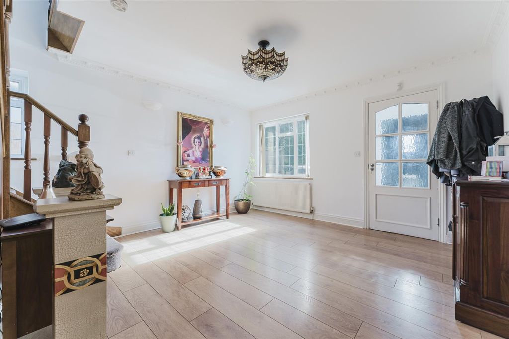 Additional image 6 of 5 bed detached house to rentWellesley Avenue, Iver SL0